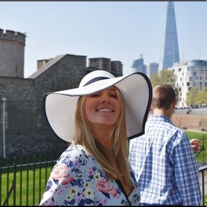 Meet your Posher, Maeve